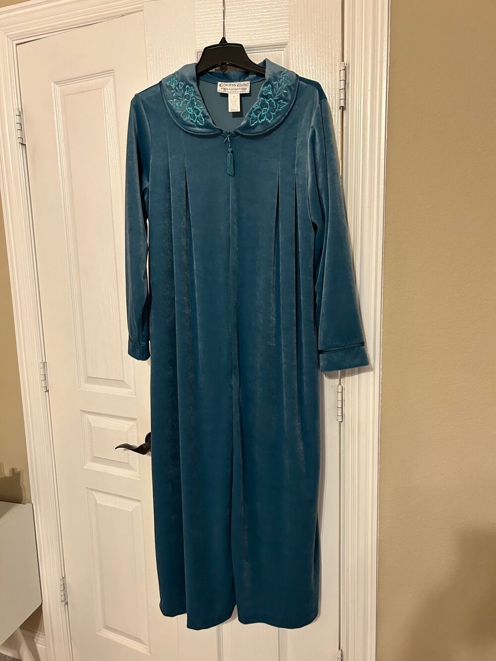 Cinema & Étoile Teal Velour Zip-Front Robe Small Embroidered